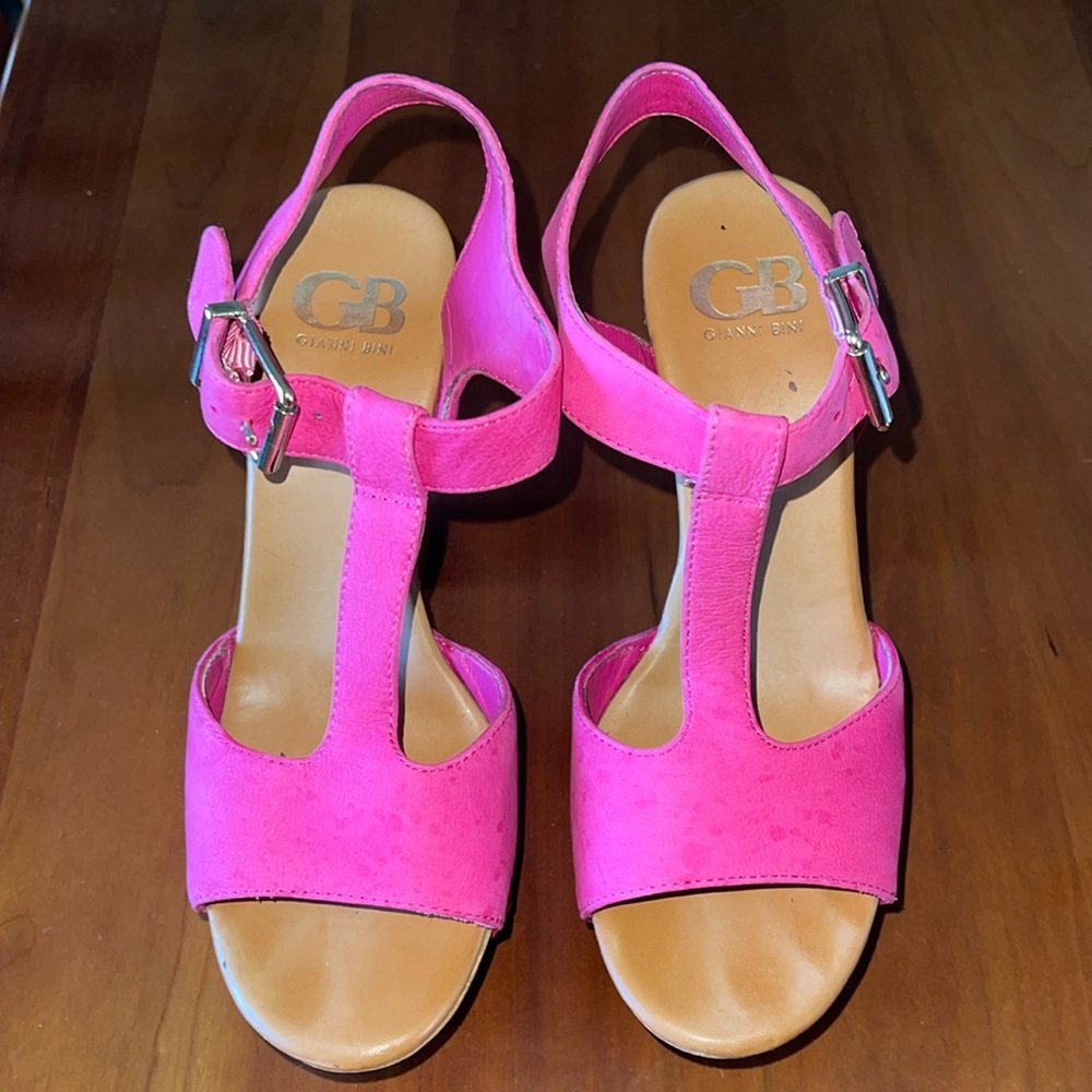 Gianni Bini Platform Sandals Size 5.5